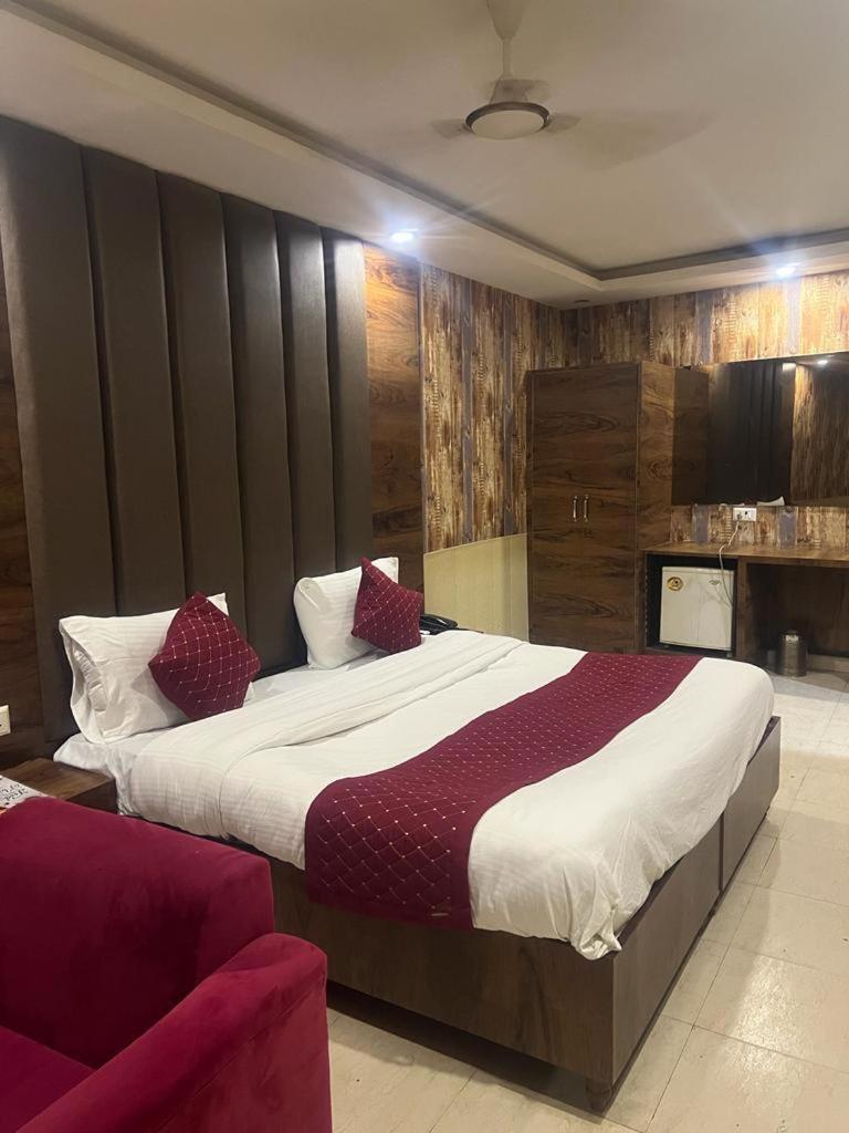 Hotel Hanuwant Palace New Delhi Buitenkant foto