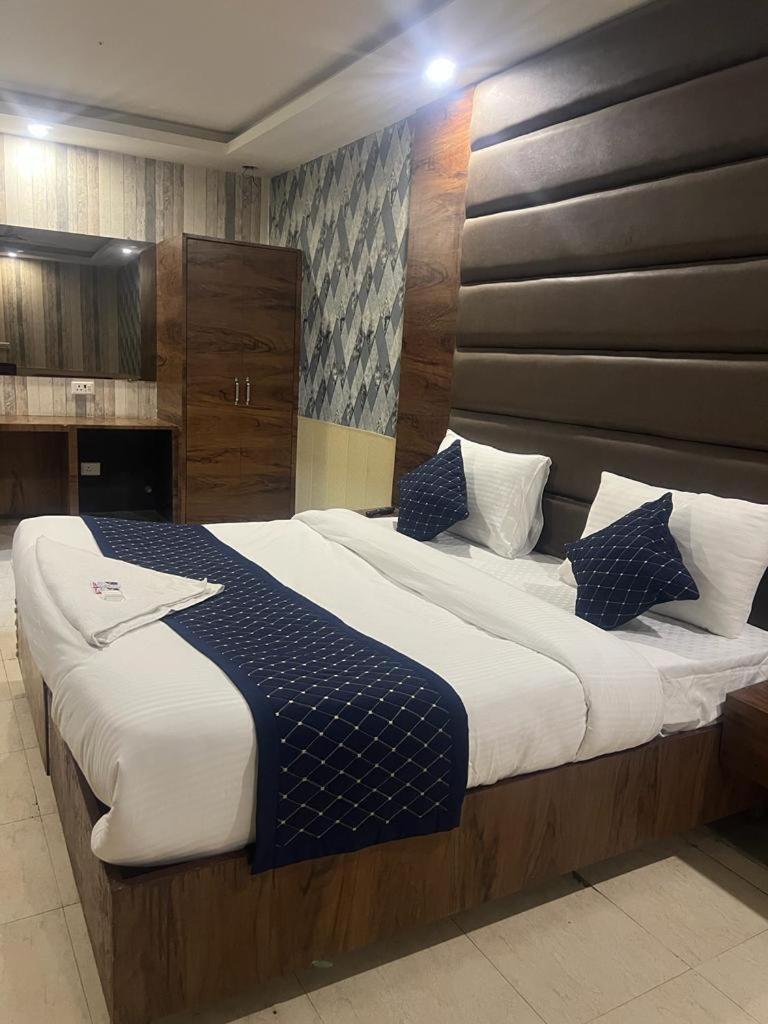 Hotel Hanuwant Palace New Delhi Buitenkant foto