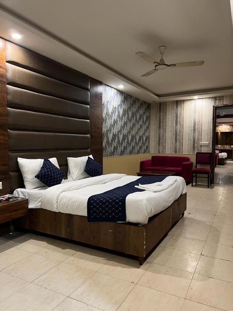 Hotel Hanuwant Palace New Delhi Buitenkant foto